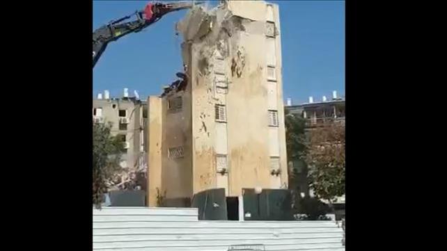 הריסת מבנה בקריית אונו 